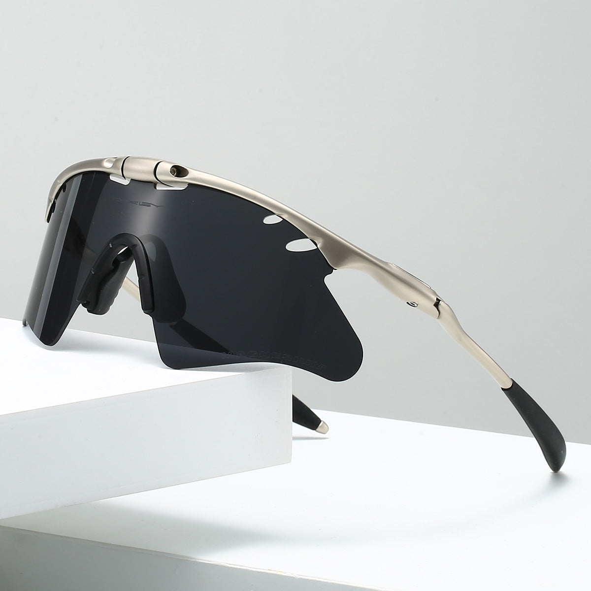 Classic lightweight UV400 sunglasses for men | SolarMatrix -6