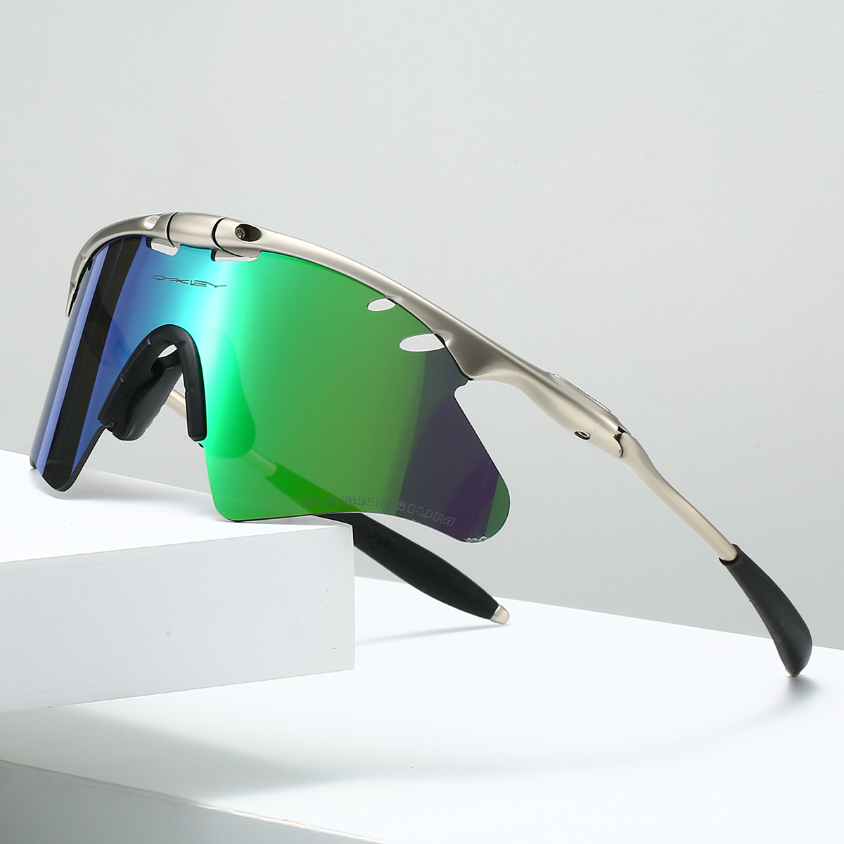 Classic lightweight UV400 sunglasses for men | SolarMatrix -3