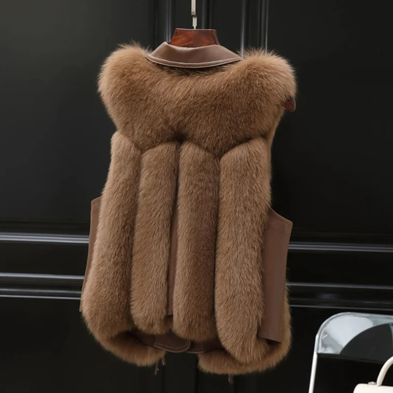Elegant statement relaxed faux fur jacket for women | Nereida -7