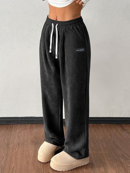 Everyday tailored relaxed trousers for women | Selene -3